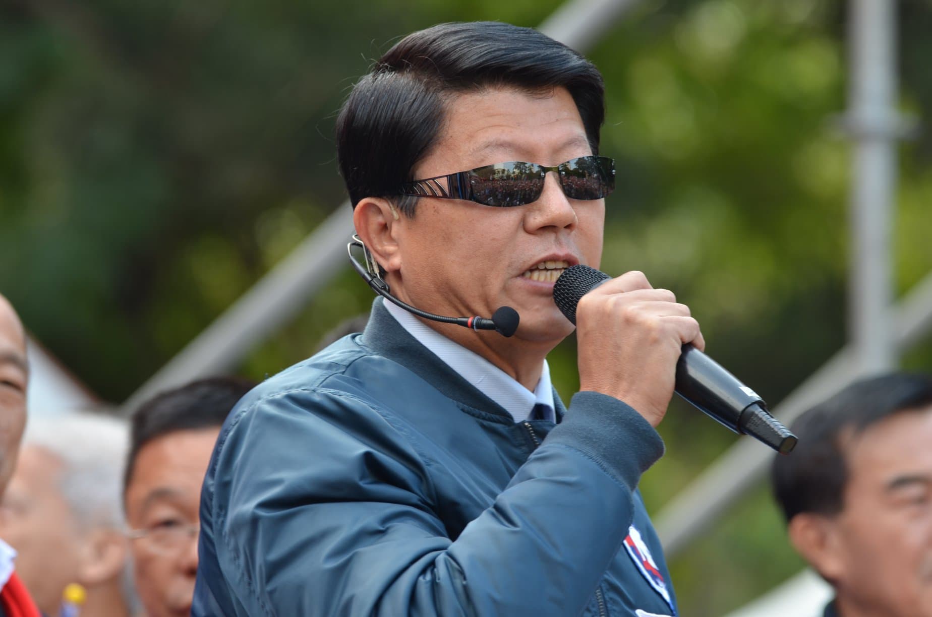 謝龍介